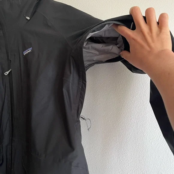 Patagonia Women’s Insulated Ski Jacket - Picture 4 of 15